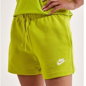 WOMENS NIKE CLUB FLEECE MID-RISE SHORTS
